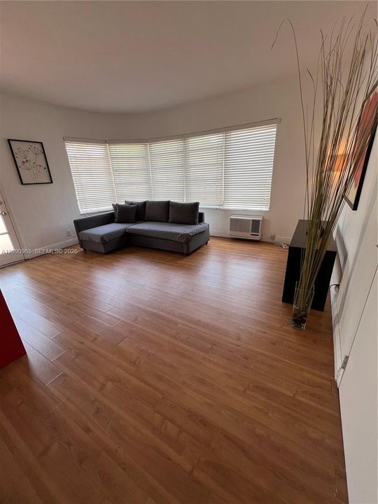 For Rent: $2,250 (12 beds, 12 baths, 820 Square Feet)