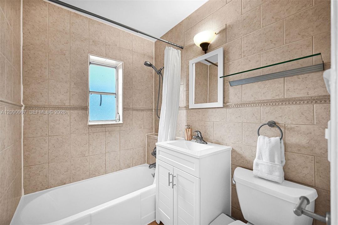 En Venta: $430,000 (2 camas, 2 baños, 1130 Pies cuadrados)
