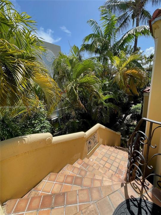 En Venta: $430,000 (2 camas, 2 baños, 1130 Pies cuadrados)