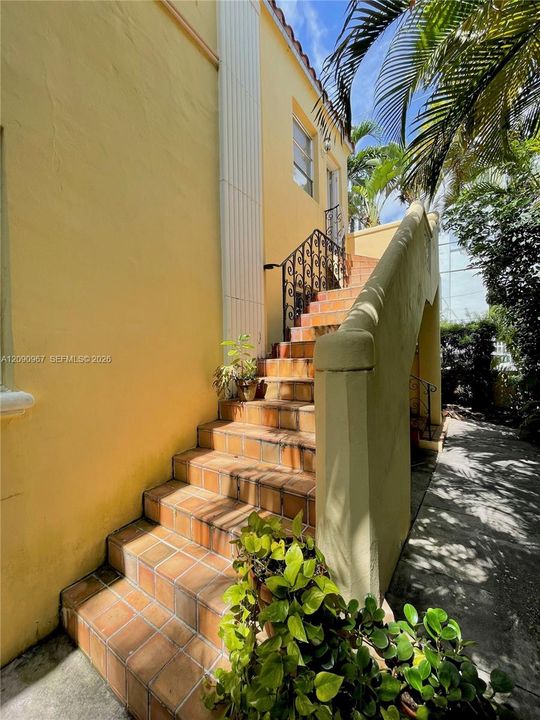 En Venta: $430,000 (2 camas, 2 baños, 1130 Pies cuadrados)