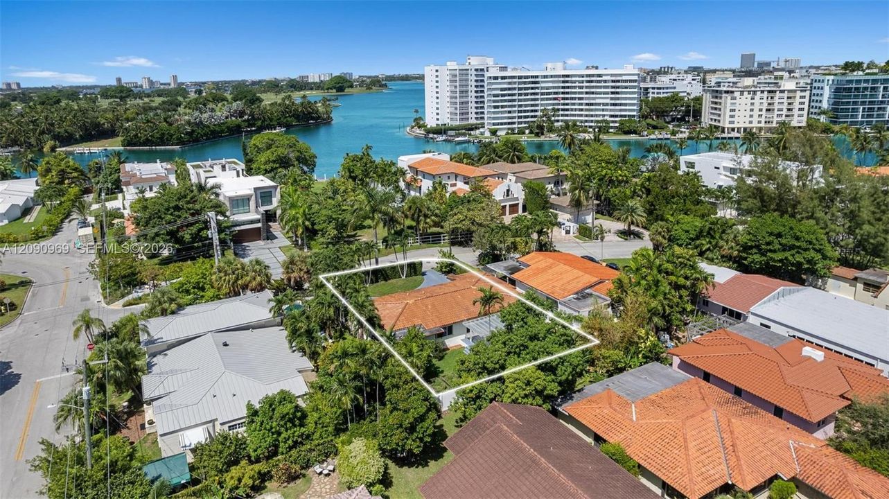 На продажу: $3,299,000 (3 спален, 2 ванн, 1869 Квадратных фут)