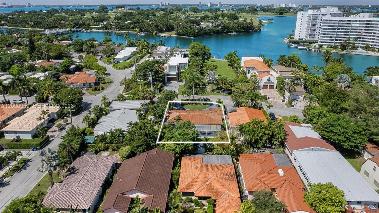 На продажу: $3,299,000 (3 спален, 2 ванн, 1869 Квадратных фут)