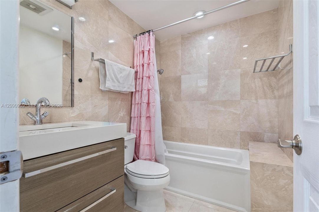 На продажу: $3,299,000 (3 спален, 2 ванн, 1869 Квадратных фут)