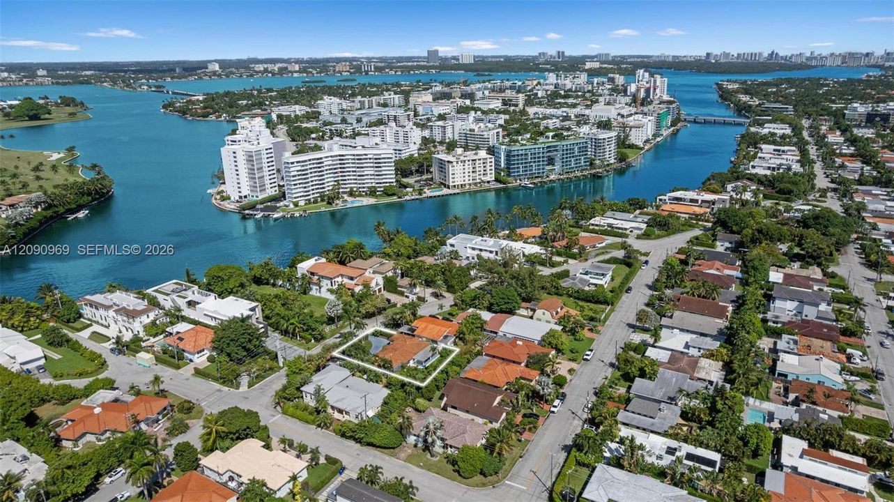 На продажу: $3,299,000 (3 спален, 2 ванн, 1869 Квадратных фут)