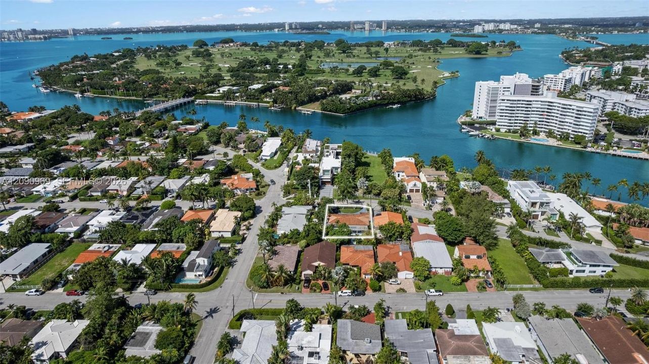 На продажу: $3,299,000 (3 спален, 2 ванн, 1869 Квадратных фут)