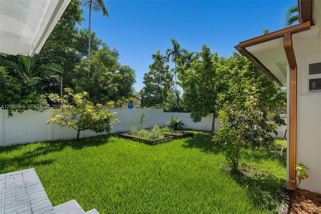 На продажу: $3,299,000 (3 спален, 2 ванн, 1869 Квадратных фут)
