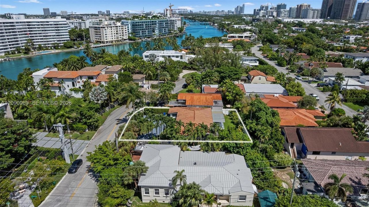 На продажу: $3,299,000 (3 спален, 2 ванн, 1869 Квадратных фут)