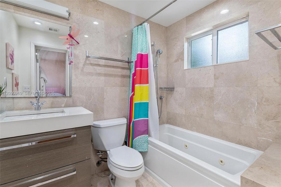 На продажу: $3,299,000 (3 спален, 2 ванн, 1869 Квадратных фут)