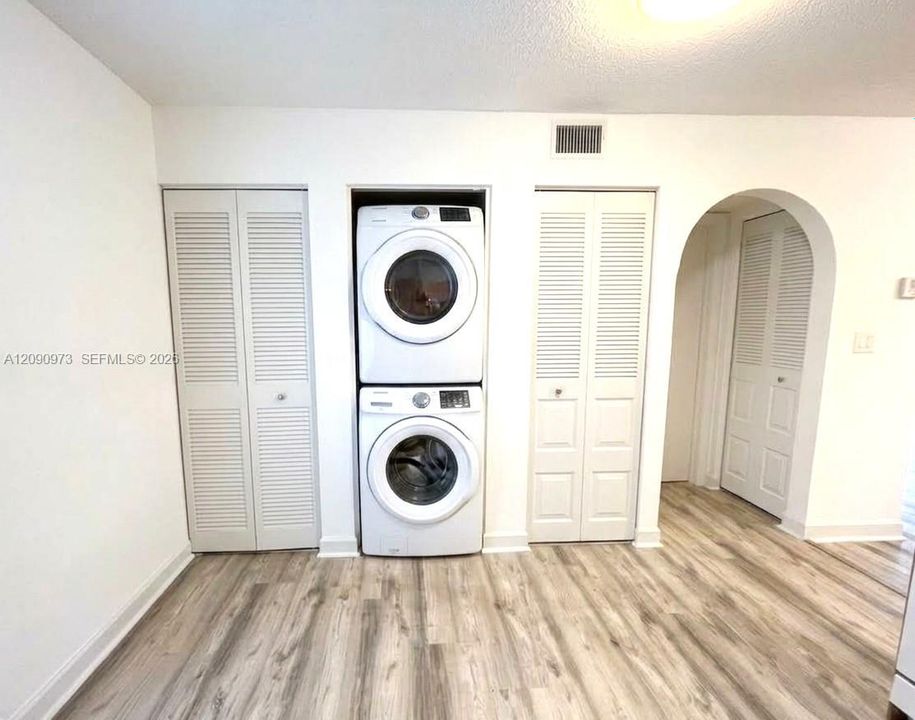 В аренду: $1,900 (1 спален, 1 ванн, 777 Квадратных фут)
