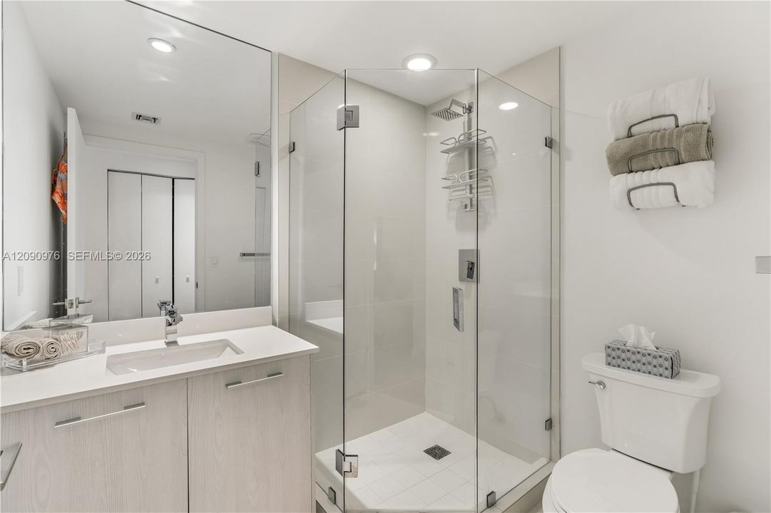 В аренду: $9,500 (3 спален, 3 ванн, 1290 Квадратных фут)