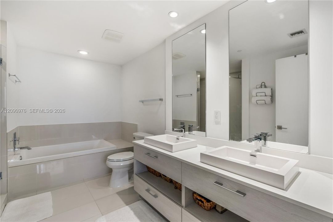 В аренду: $9,500 (3 спален, 3 ванн, 1290 Квадратных фут)