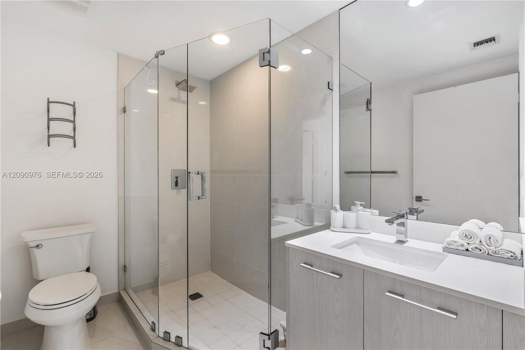В аренду: $9,500 (3 спален, 3 ванн, 1290 Квадратных фут)