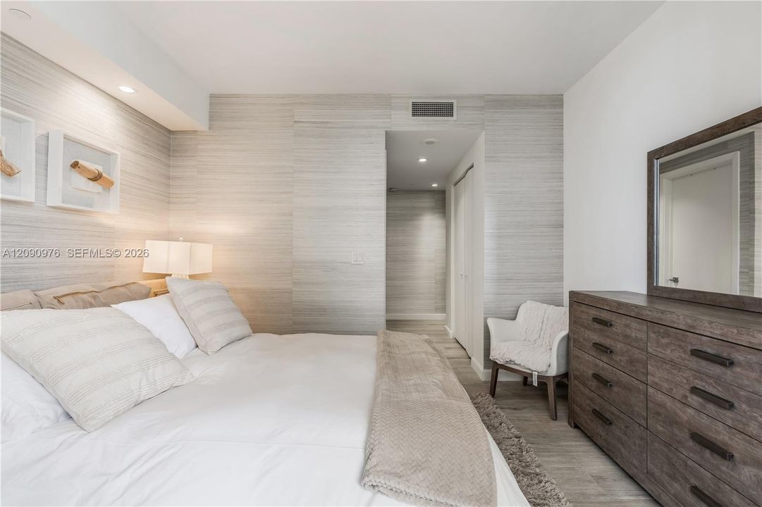 В аренду: $9,500 (3 спален, 3 ванн, 1290 Квадратных фут)