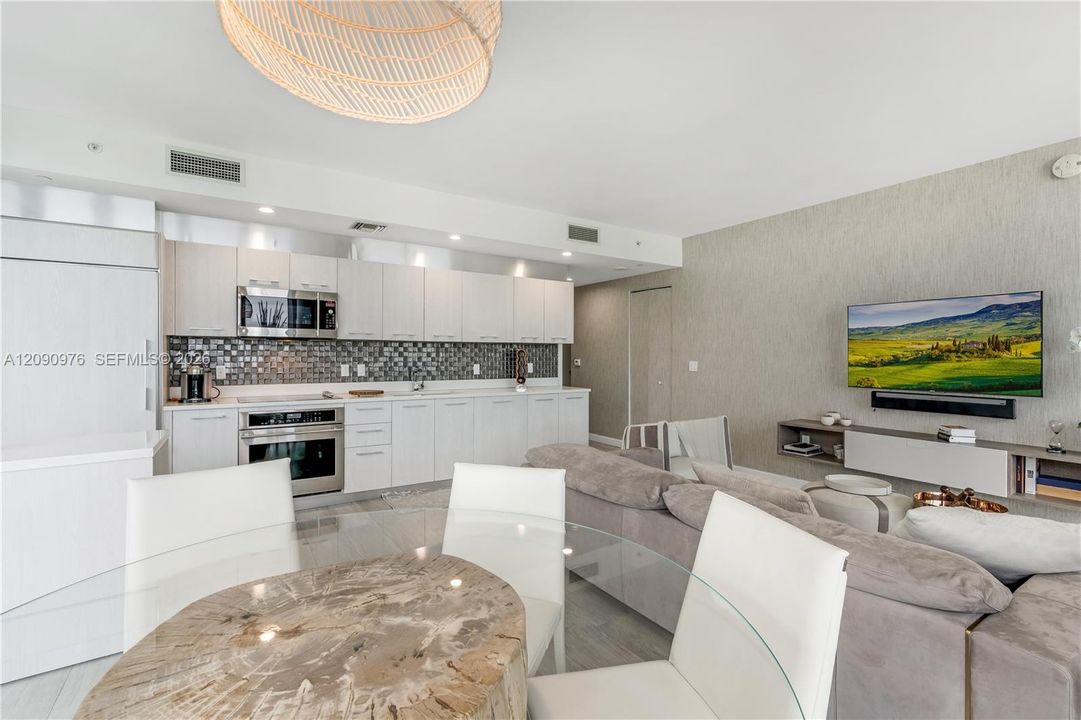 В аренду: $9,500 (3 спален, 3 ванн, 1290 Квадратных фут)