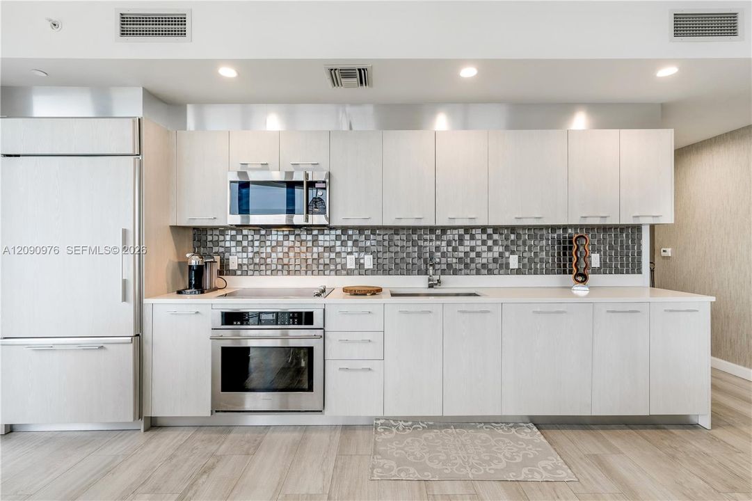 В аренду: $9,500 (3 спален, 3 ванн, 1290 Квадратных фут)