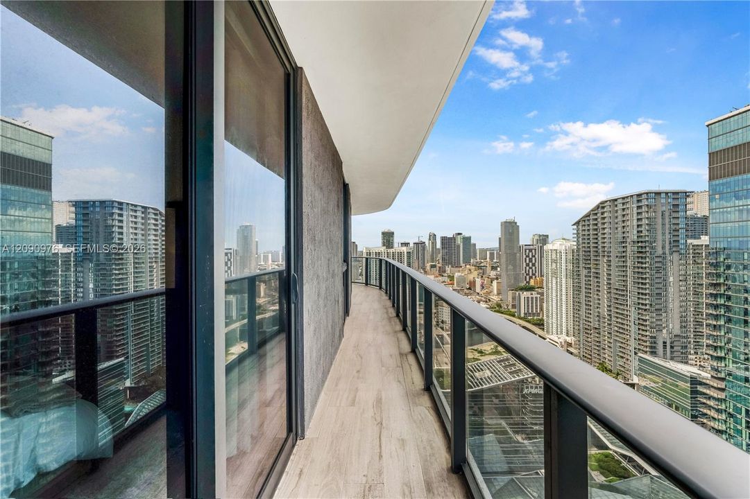 В аренду: $9,500 (3 спален, 3 ванн, 1290 Квадратных фут)