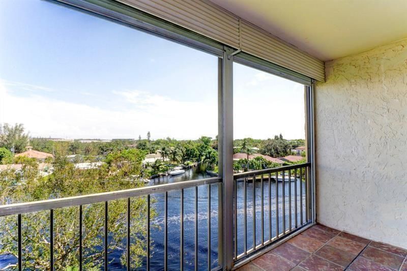 14 Royal palm balcony