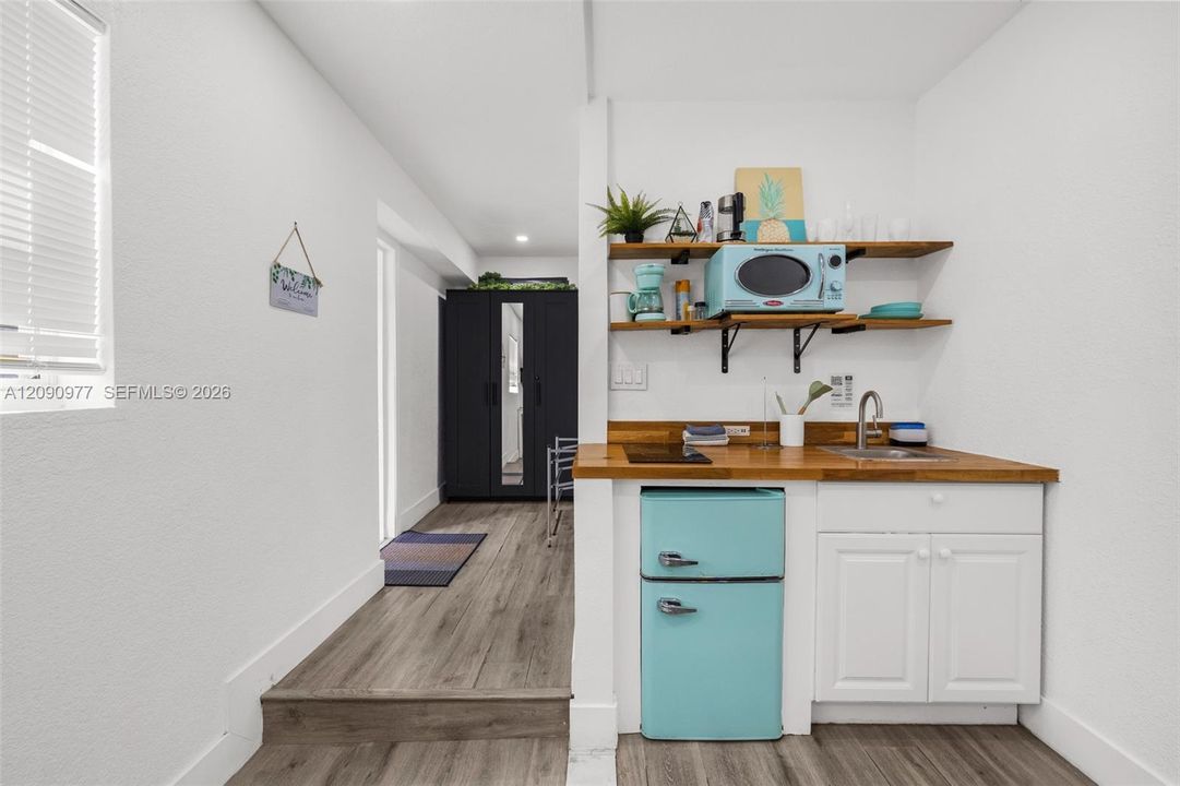 En Venta: $739,000 (4 camas, 3 baños, 1828 Pies cuadrados)