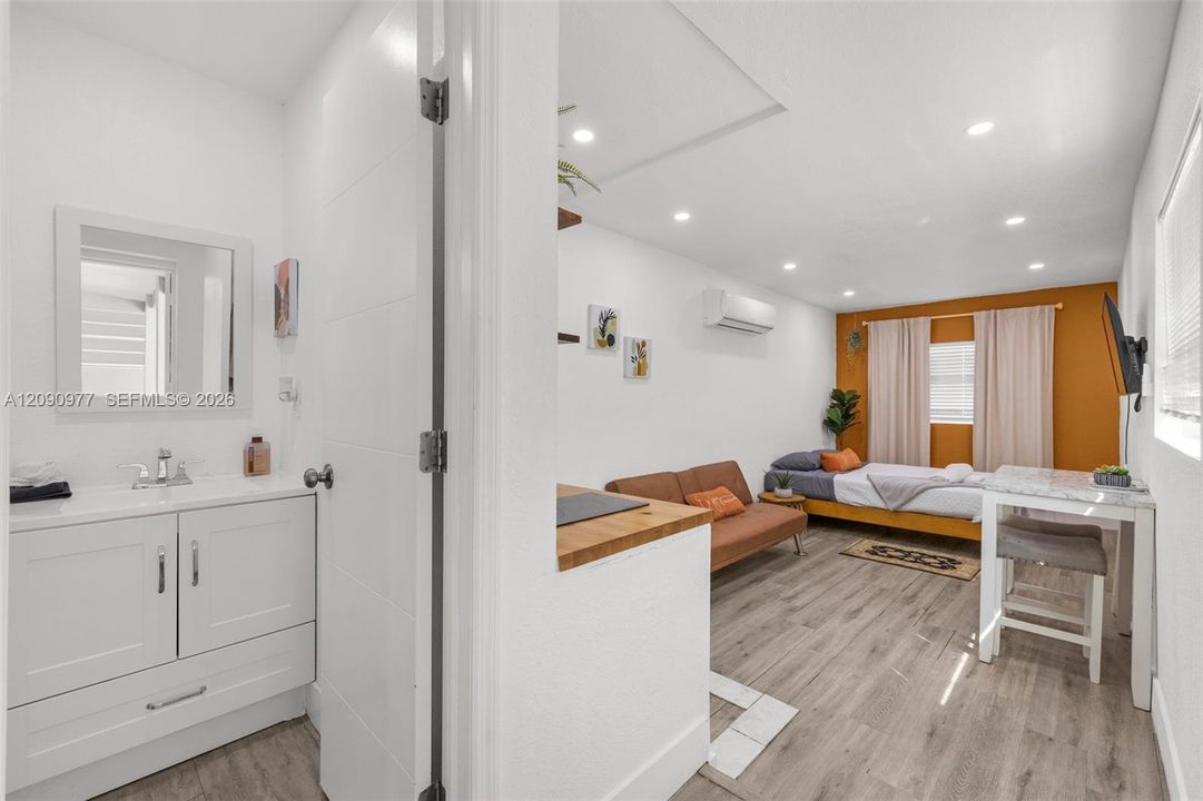 En Venta: $739,000 (4 camas, 3 baños, 1828 Pies cuadrados)