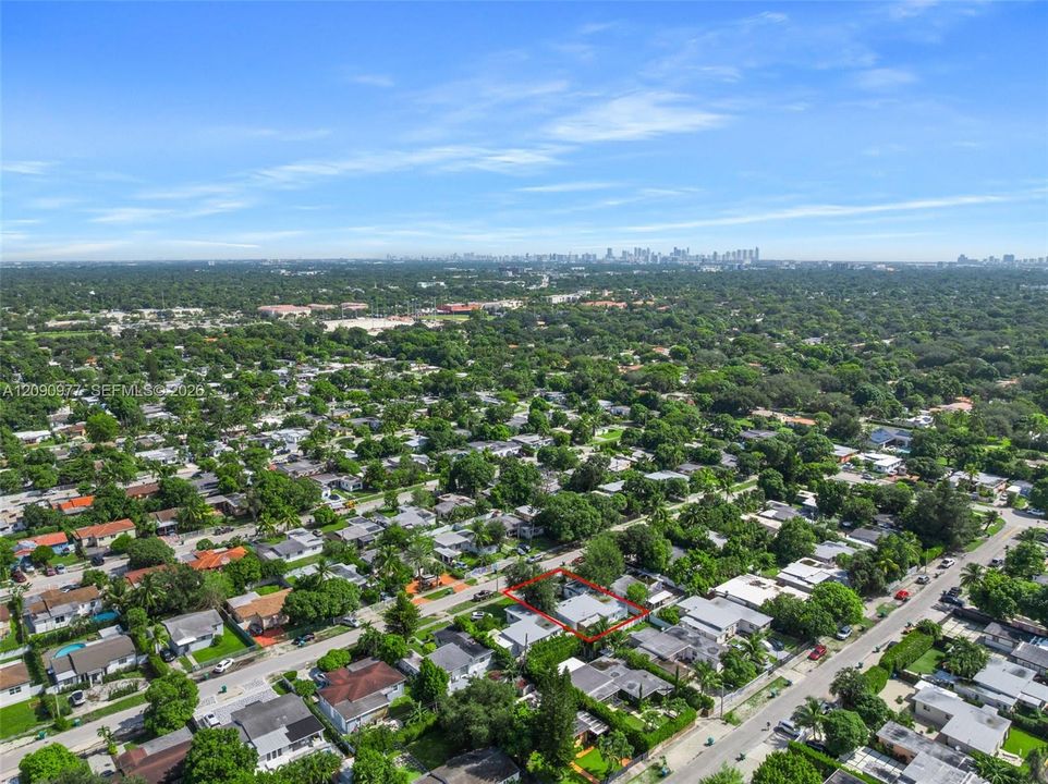 En Venta: $739,000 (4 camas, 3 baños, 1828 Pies cuadrados)