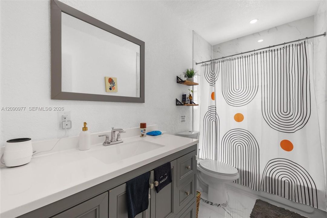 En Venta: $739,000 (4 camas, 3 baños, 1828 Pies cuadrados)