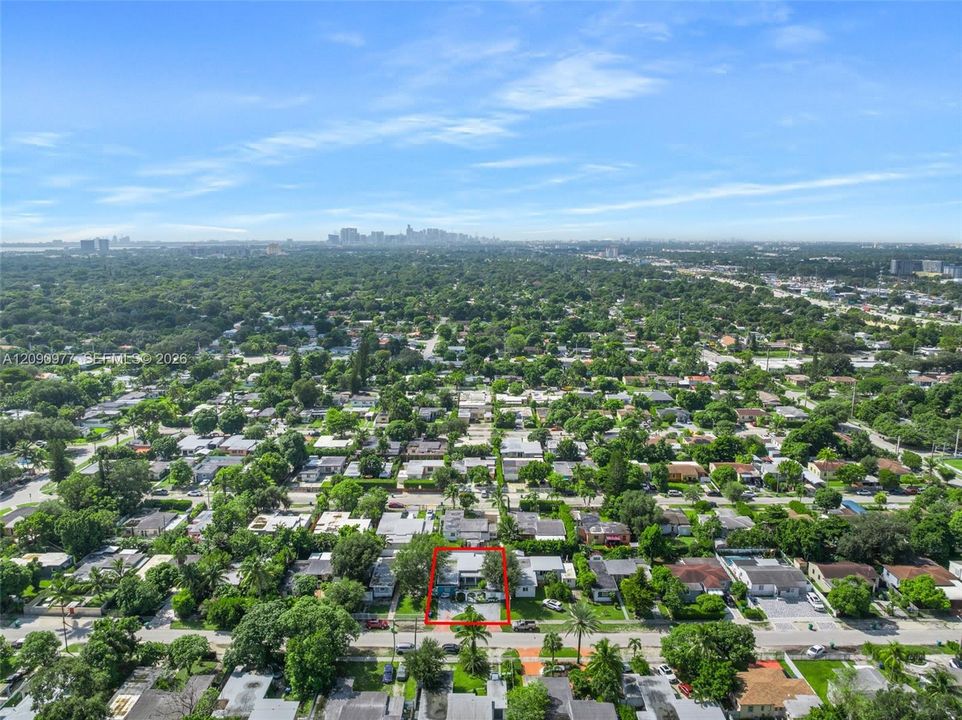 En Venta: $739,000 (4 camas, 3 baños, 1828 Pies cuadrados)