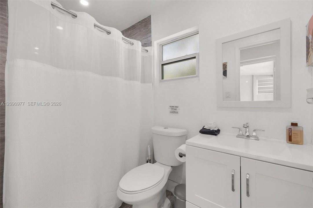 En Venta: $739,000 (4 camas, 3 baños, 1828 Pies cuadrados)