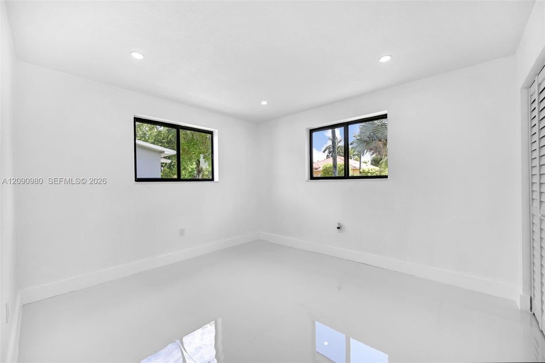En Venta: $689,000 (4 camas, 3 baños, 1144 Pies cuadrados)