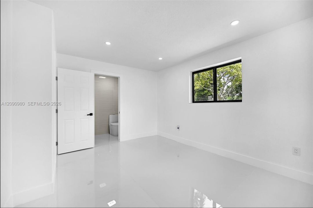 En Venta: $689,000 (4 camas, 3 baños, 1144 Pies cuadrados)