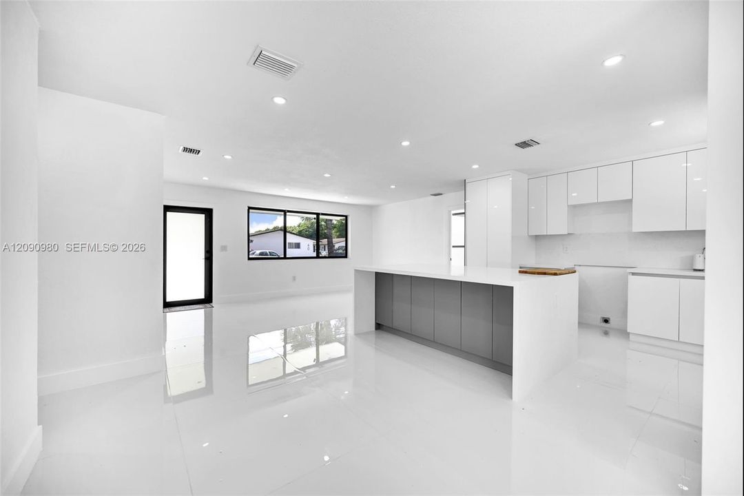 En Venta: $689,000 (4 camas, 3 baños, 1144 Pies cuadrados)