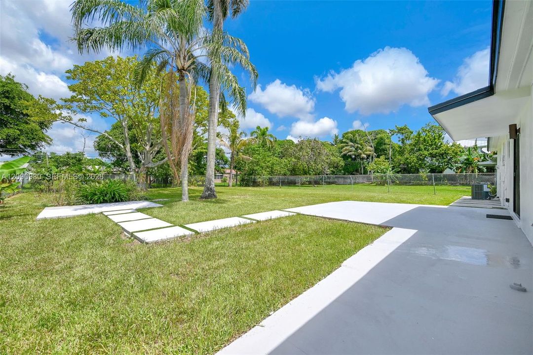 En Venta: $689,000 (4 camas, 3 baños, 1144 Pies cuadrados)