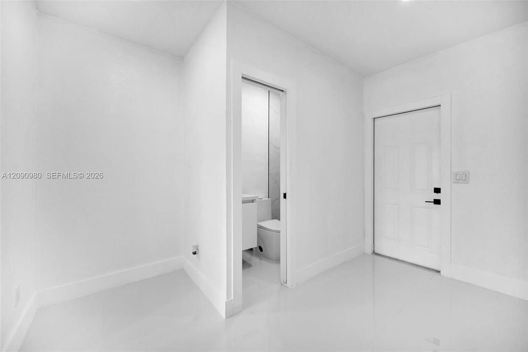 En Venta: $689,000 (4 camas, 3 baños, 1144 Pies cuadrados)