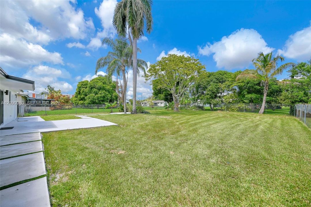 En Venta: $689,000 (4 camas, 3 baños, 1144 Pies cuadrados)