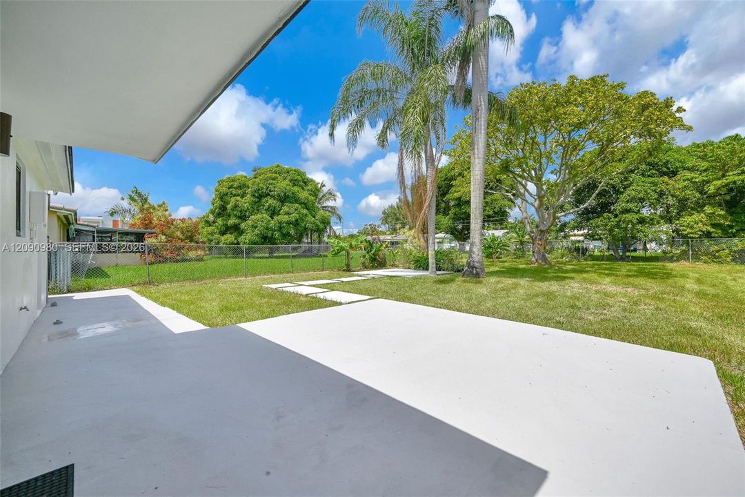 En Venta: $689,000 (4 camas, 3 baños, 1144 Pies cuadrados)