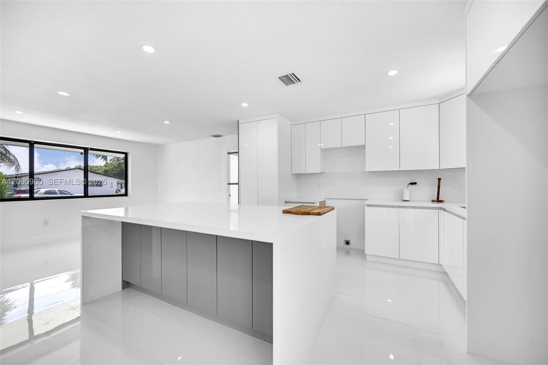 En Venta: $689,000 (4 camas, 3 baños, 1144 Pies cuadrados)