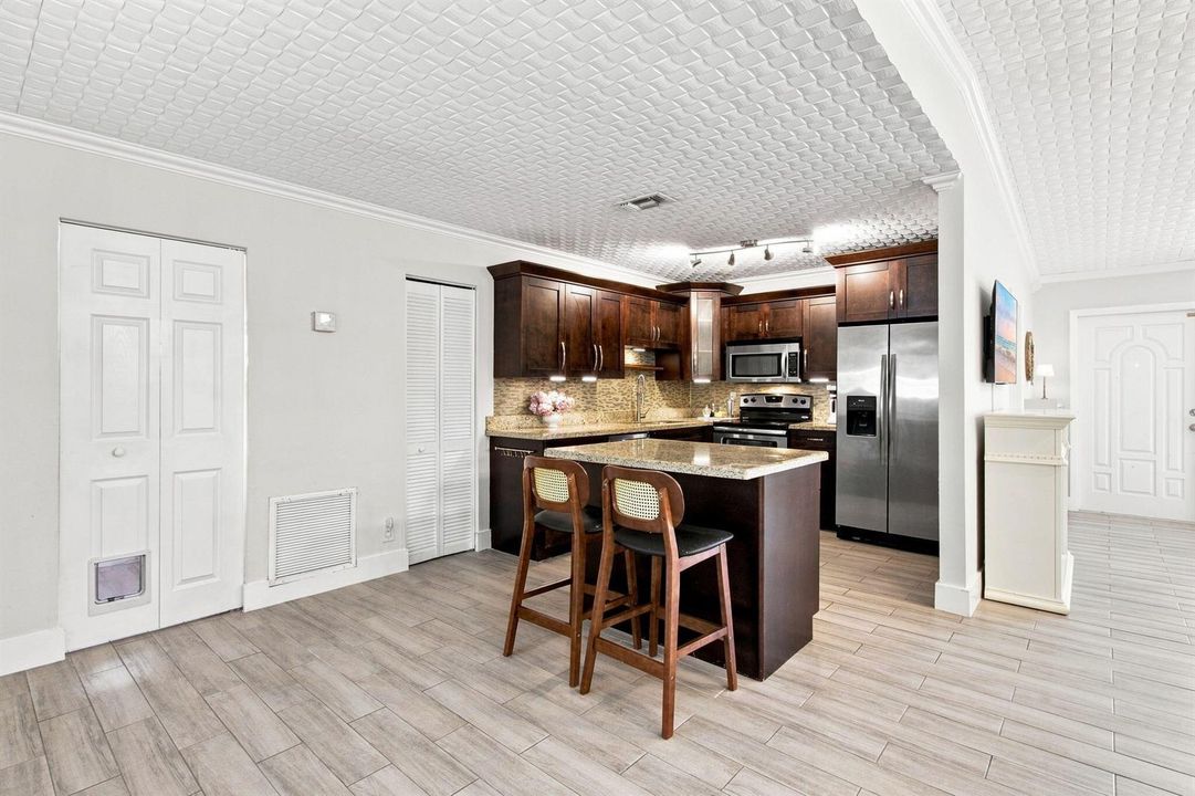 8-web-or-mls-3130-n-72nd-terrace