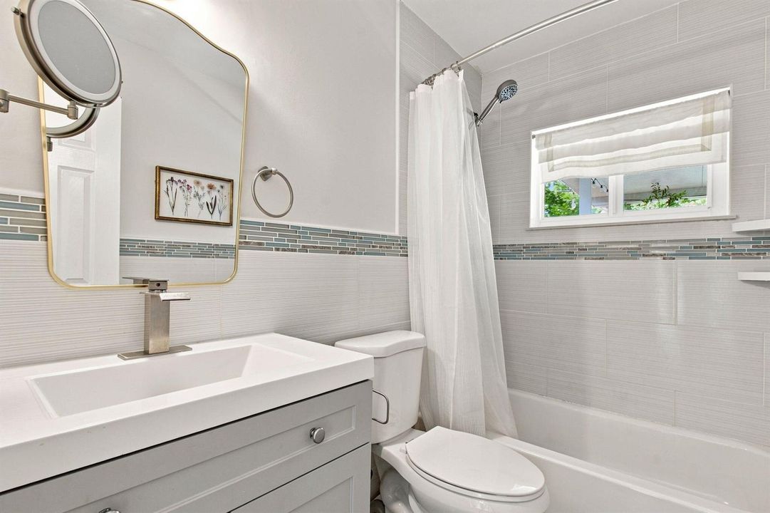 18-web-or-mls-3130-n-72nd-terrace
