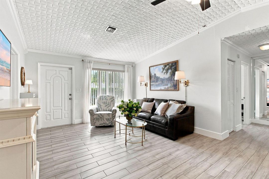 3-web-or-mls-3130-n-72nd-terrace