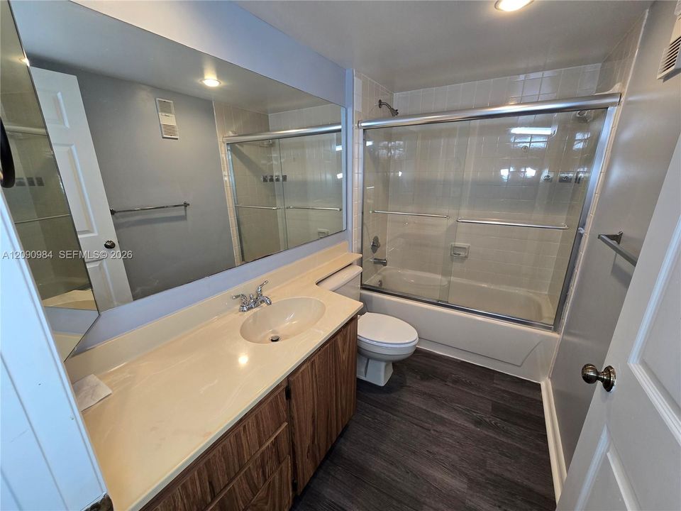 For Rent: $2,600 (2 beds, 2 baths, 1385 Square Feet)