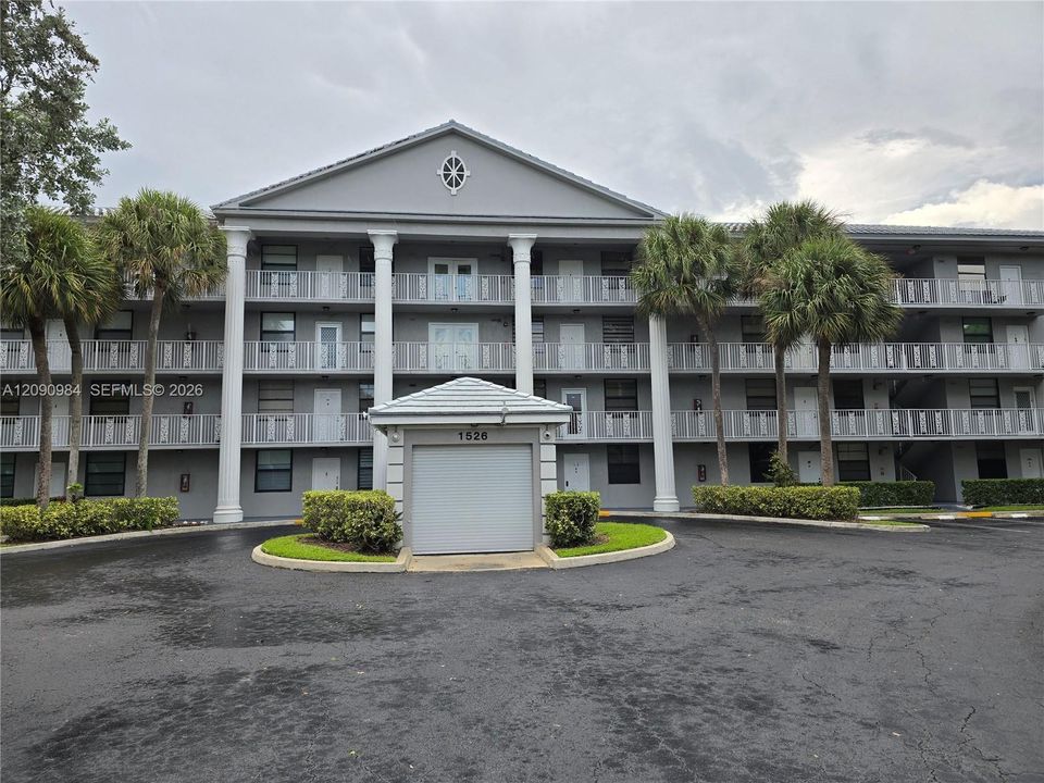 For Rent: $2,600 (2 beds, 2 baths, 1385 Square Feet)