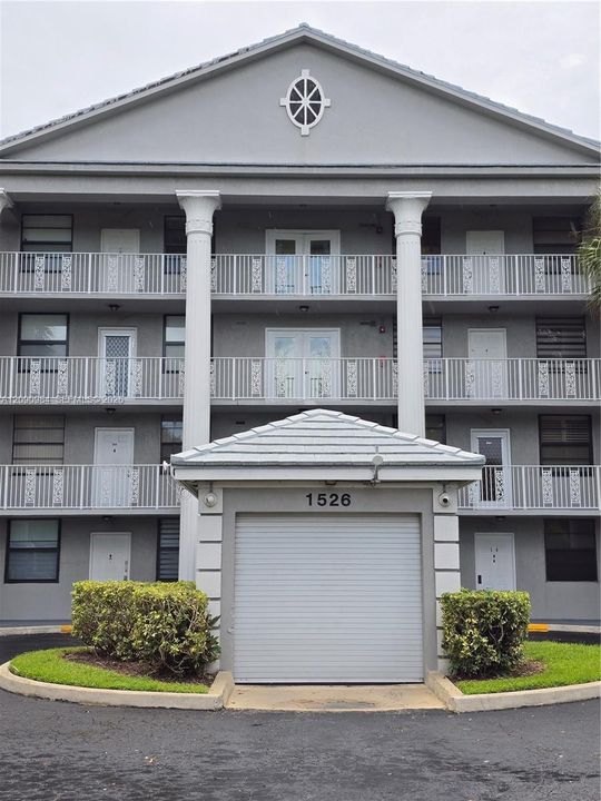 For Rent: $2,600 (2 beds, 2 baths, 1385 Square Feet)
