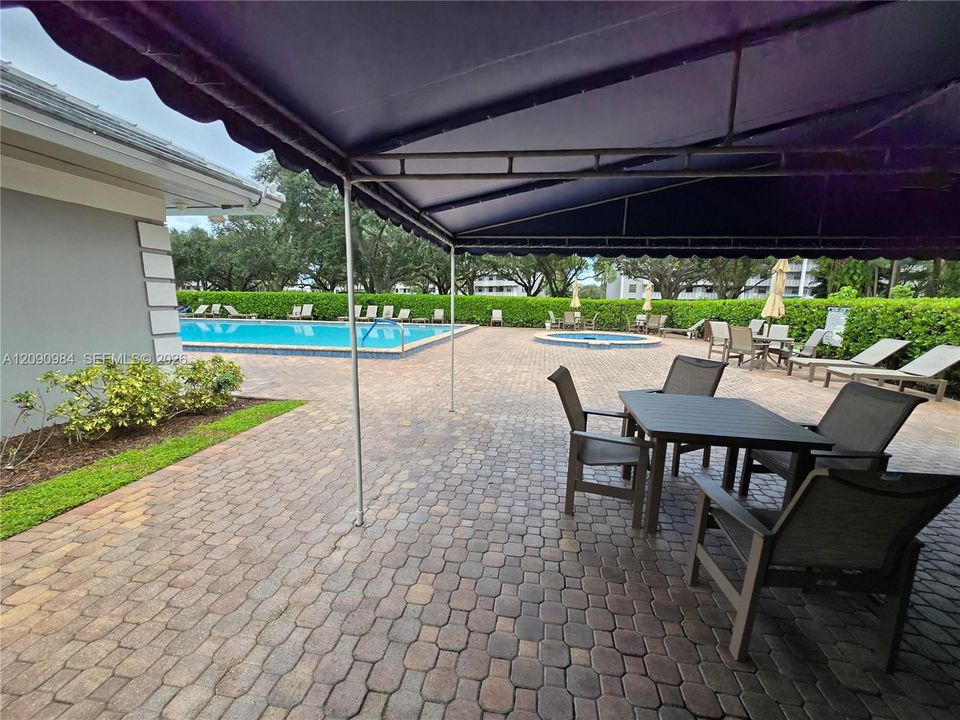 For Rent: $2,600 (2 beds, 2 baths, 1385 Square Feet)