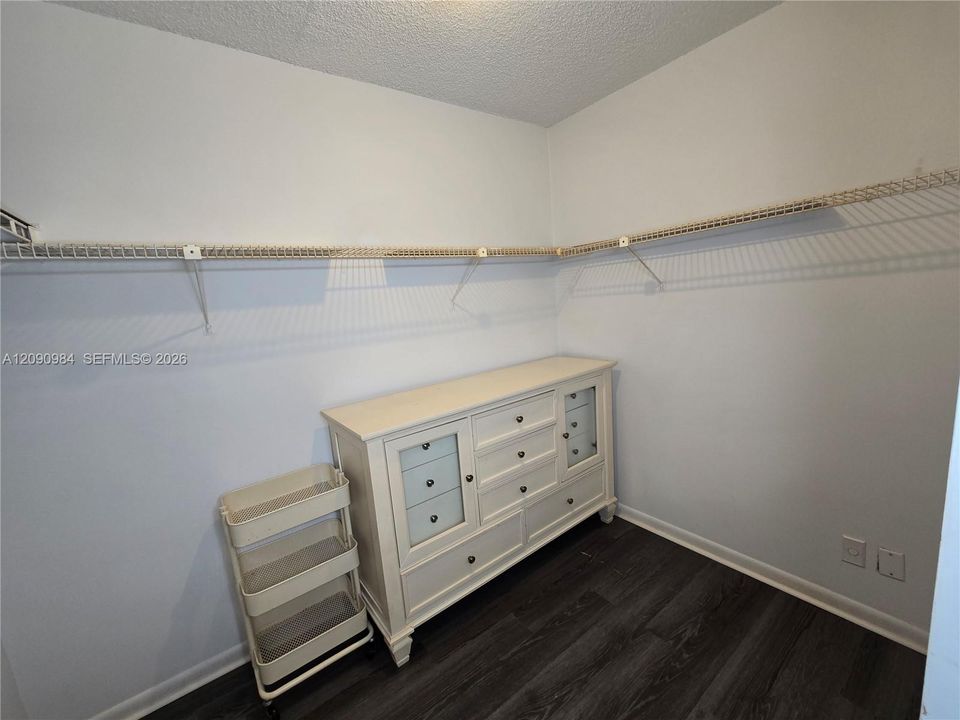 For Rent: $2,600 (2 beds, 2 baths, 1385 Square Feet)