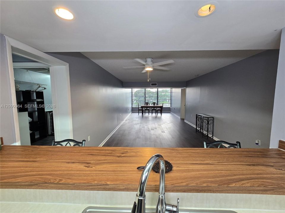 For Rent: $2,600 (2 beds, 2 baths, 1385 Square Feet)