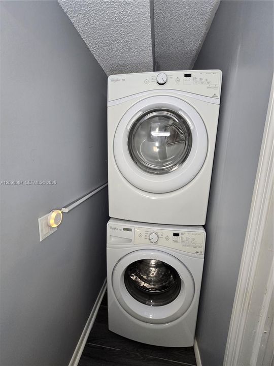 For Rent: $2,600 (2 beds, 2 baths, 1385 Square Feet)