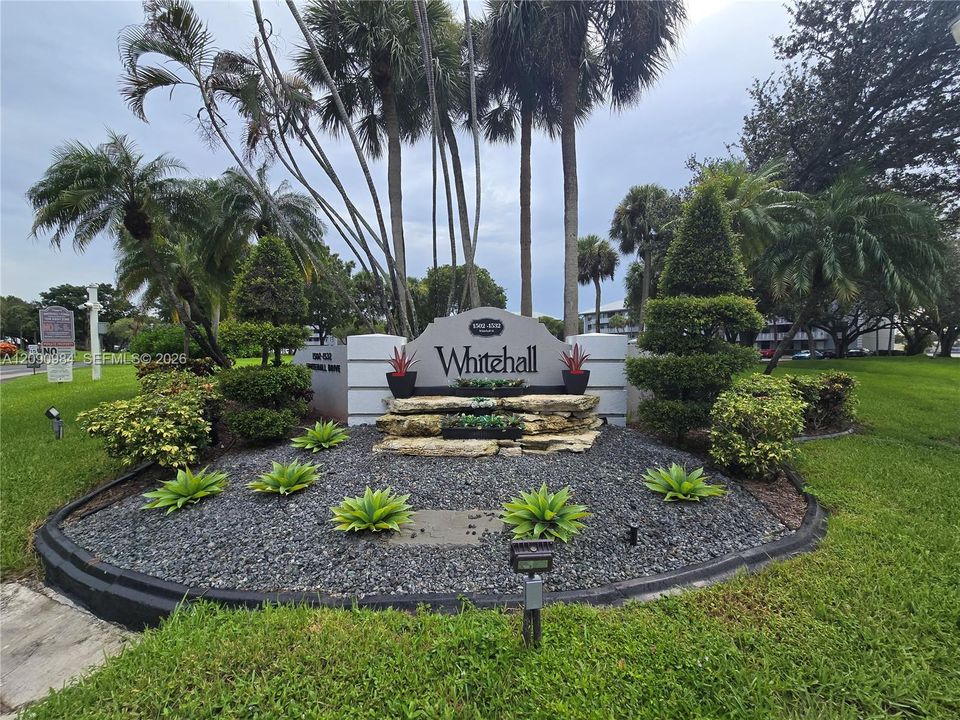 For Rent: $2,600 (2 beds, 2 baths, 1385 Square Feet)