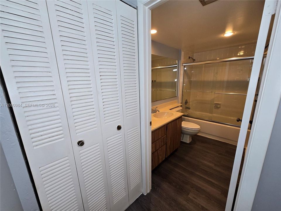 For Rent: $2,600 (2 beds, 2 baths, 1385 Square Feet)