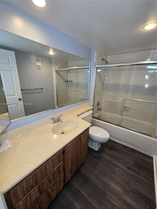 For Rent: $2,600 (2 beds, 2 baths, 1385 Square Feet)