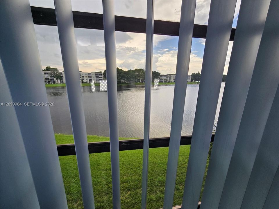 For Rent: $2,600 (2 beds, 2 baths, 1385 Square Feet)
