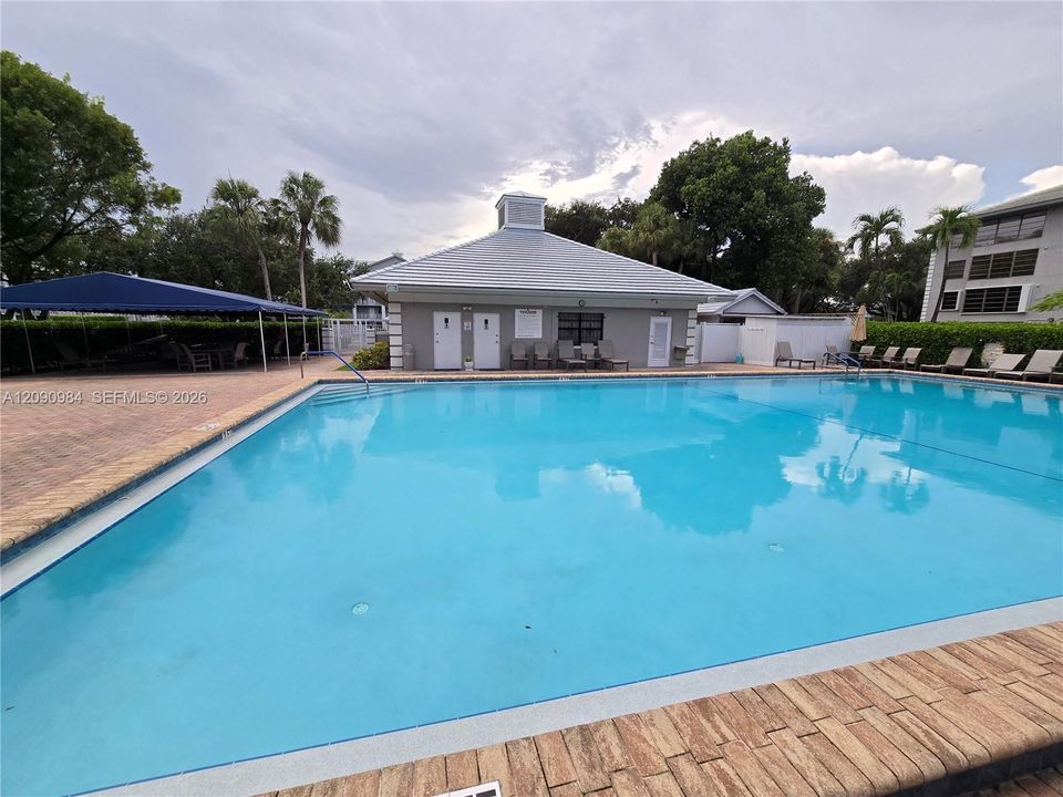 For Rent: $2,600 (2 beds, 2 baths, 1385 Square Feet)